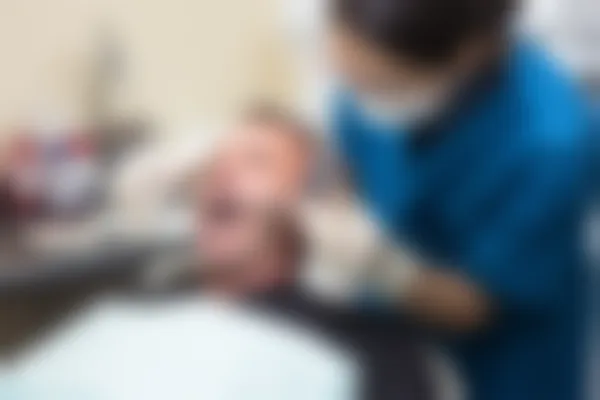 柳州中瑞口腔医院预约指南及费用详解：种植牙、牙齿矫正、补牙价格一览