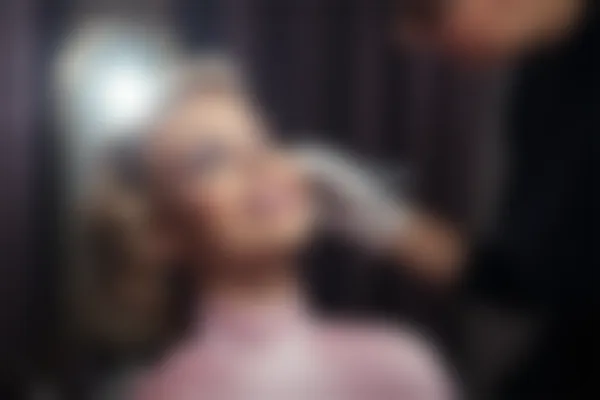 美丽笑容触手可及！邹平曲蒙蒙口腔诊所牙套现价仅需2500元起，原价3000元起，限时优惠中！