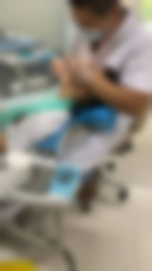 哪些人群在评估中更可能被建议考虑牙齿矫正器