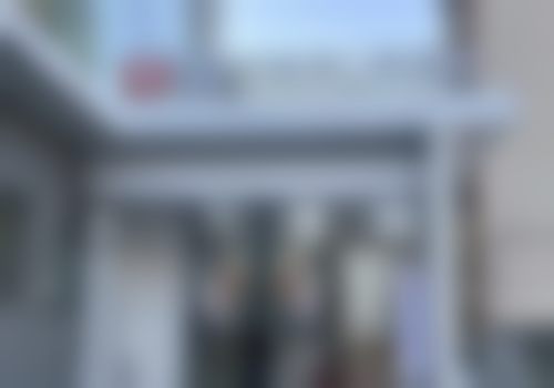 金水区种植牙价格对比：祝磊所在德韩口腔性价比如何？