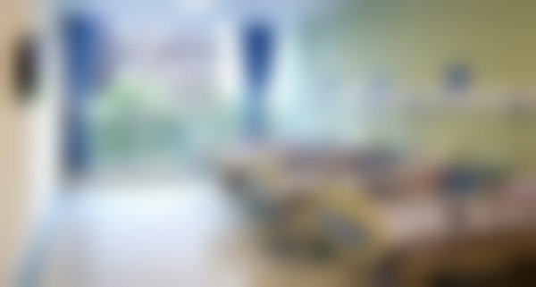 中南大学湘雅医院（眼科）医生团队经验稳定。