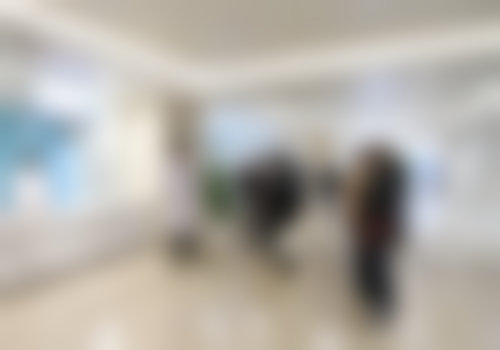 西藏自治区人民医院眼科医生团队经验稳定。