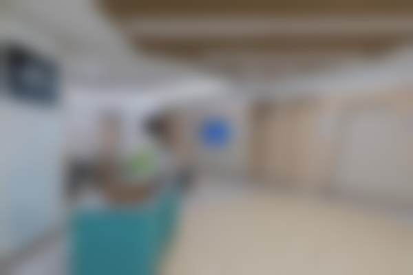 张晓琳坐诊的上海新视界东区眼科医院